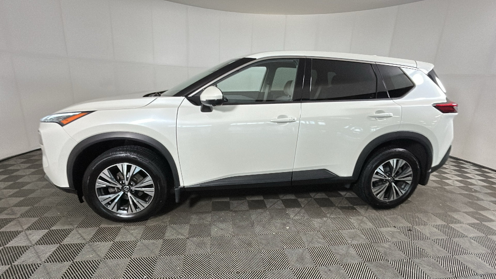 Used 2021 Nissan Rogue SV AWD/4WD image 7