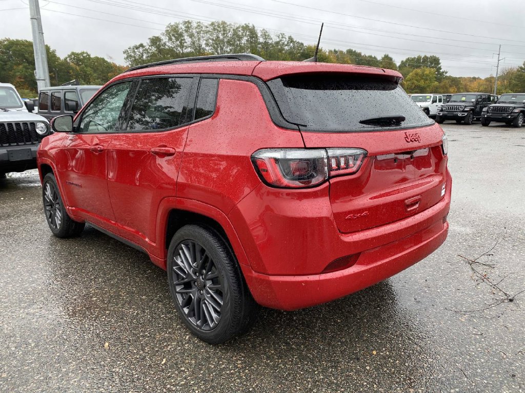 Certified 2022 Jeep Compass Limited AWD/4WD image 7