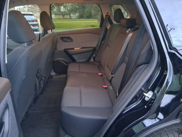 Used 2023 Nissan Rogue S image 14