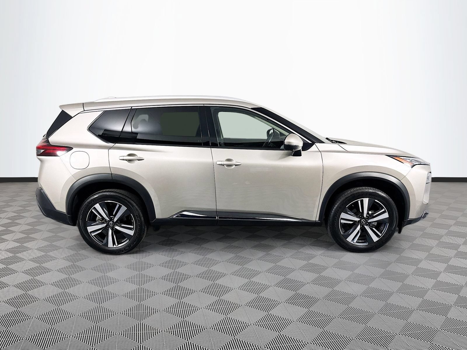 Used 2023 Nissan Rogue SL FWD image 8