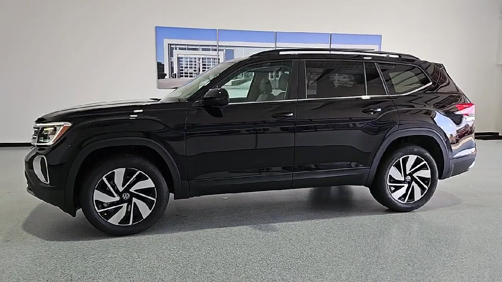 New 2026 Volkswagen Atlas SE FWD image 6