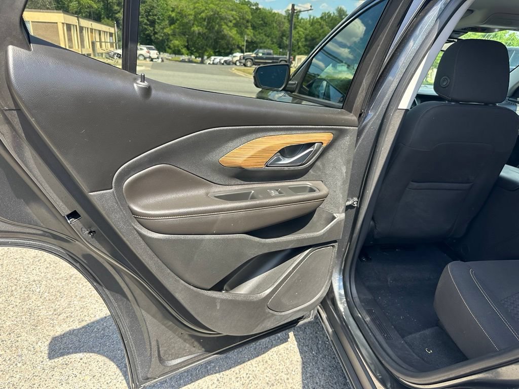 Used 2021 GMC Terrain SLE FWD image 19