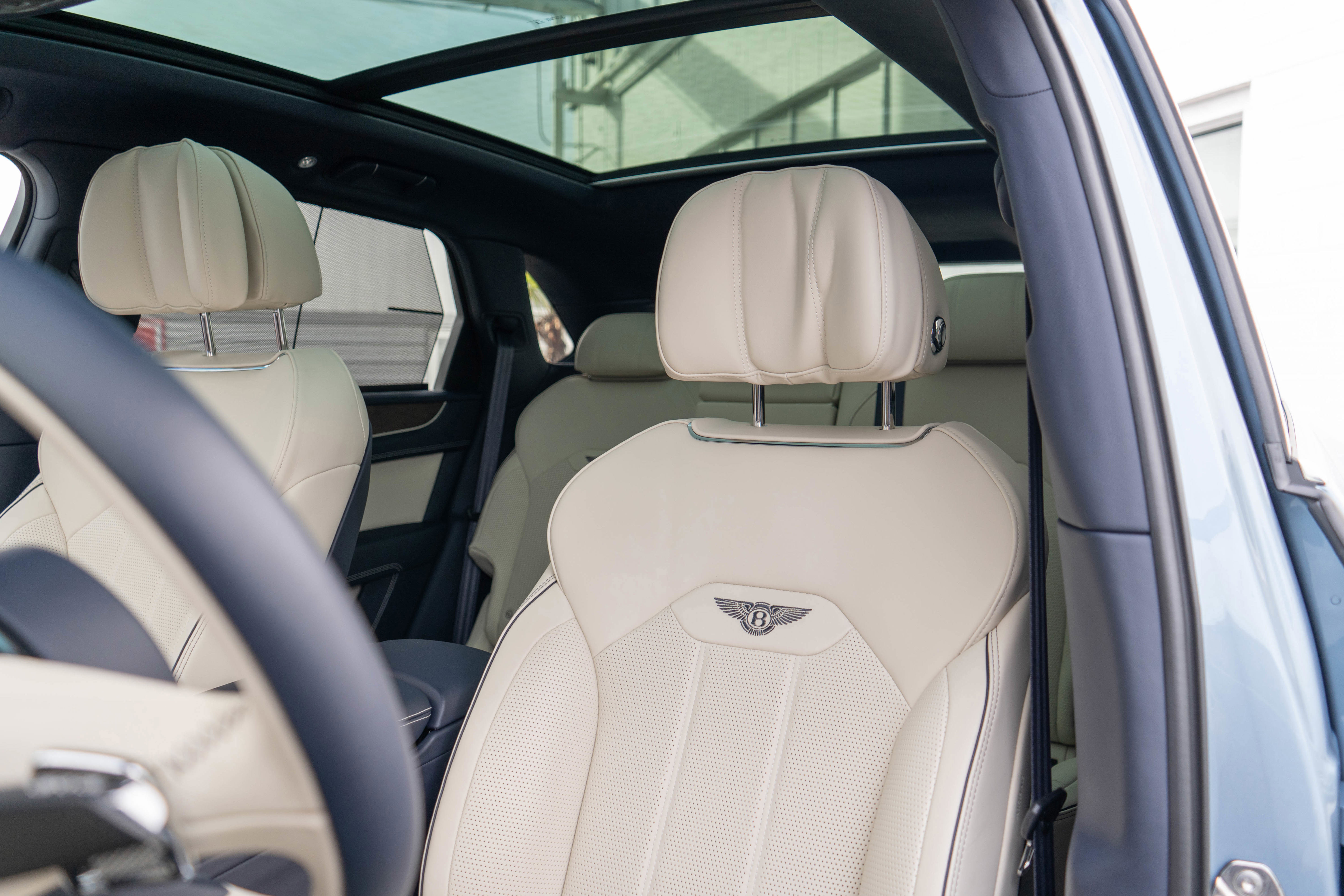 Used 2023 Bentley Bentayga image 9