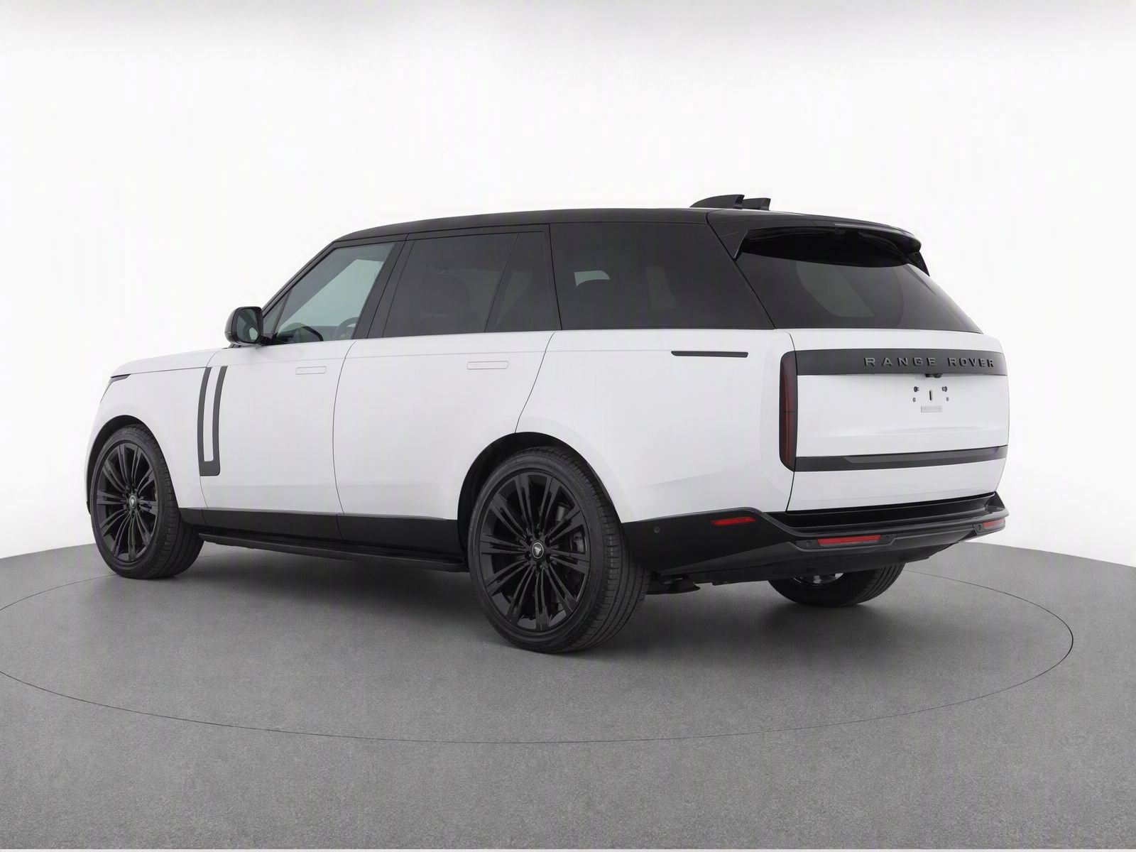Used 2025 Land Rover Range Rover Long Wheelbase SE AWD/4WD image 3