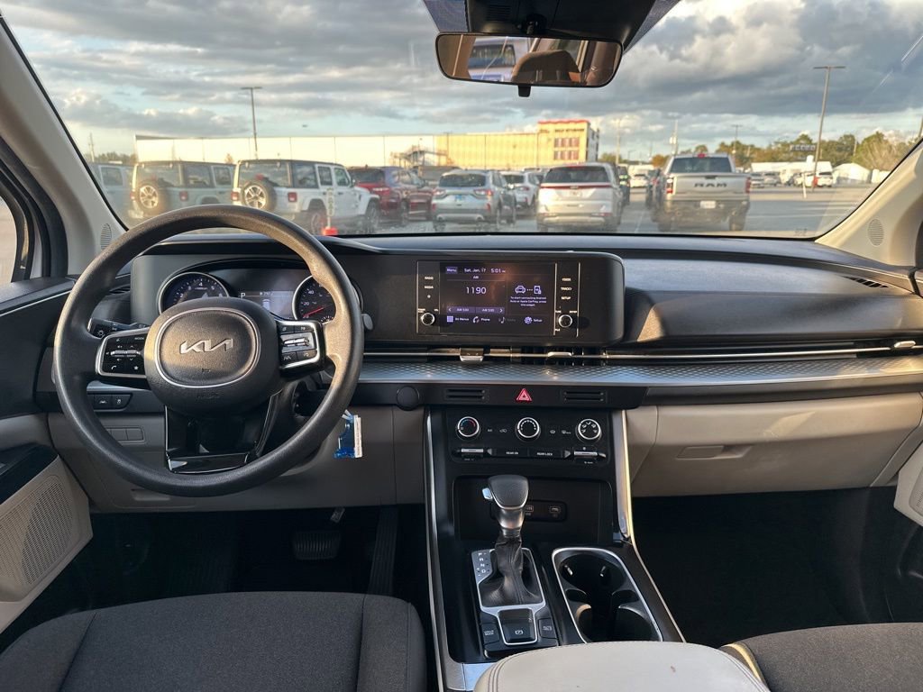 Used 2022 Kia Carnival LX image 12