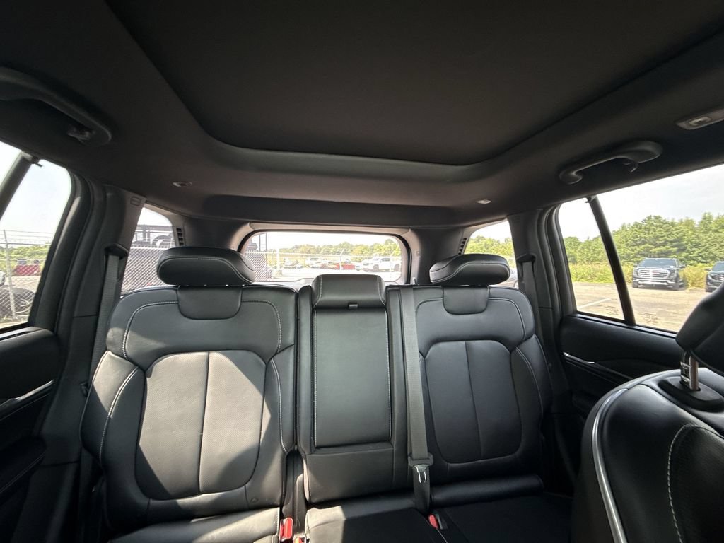 Used 2023 Jeep Grand Cherokee Overland w/ Luxury Tech Group IV RWD image 28