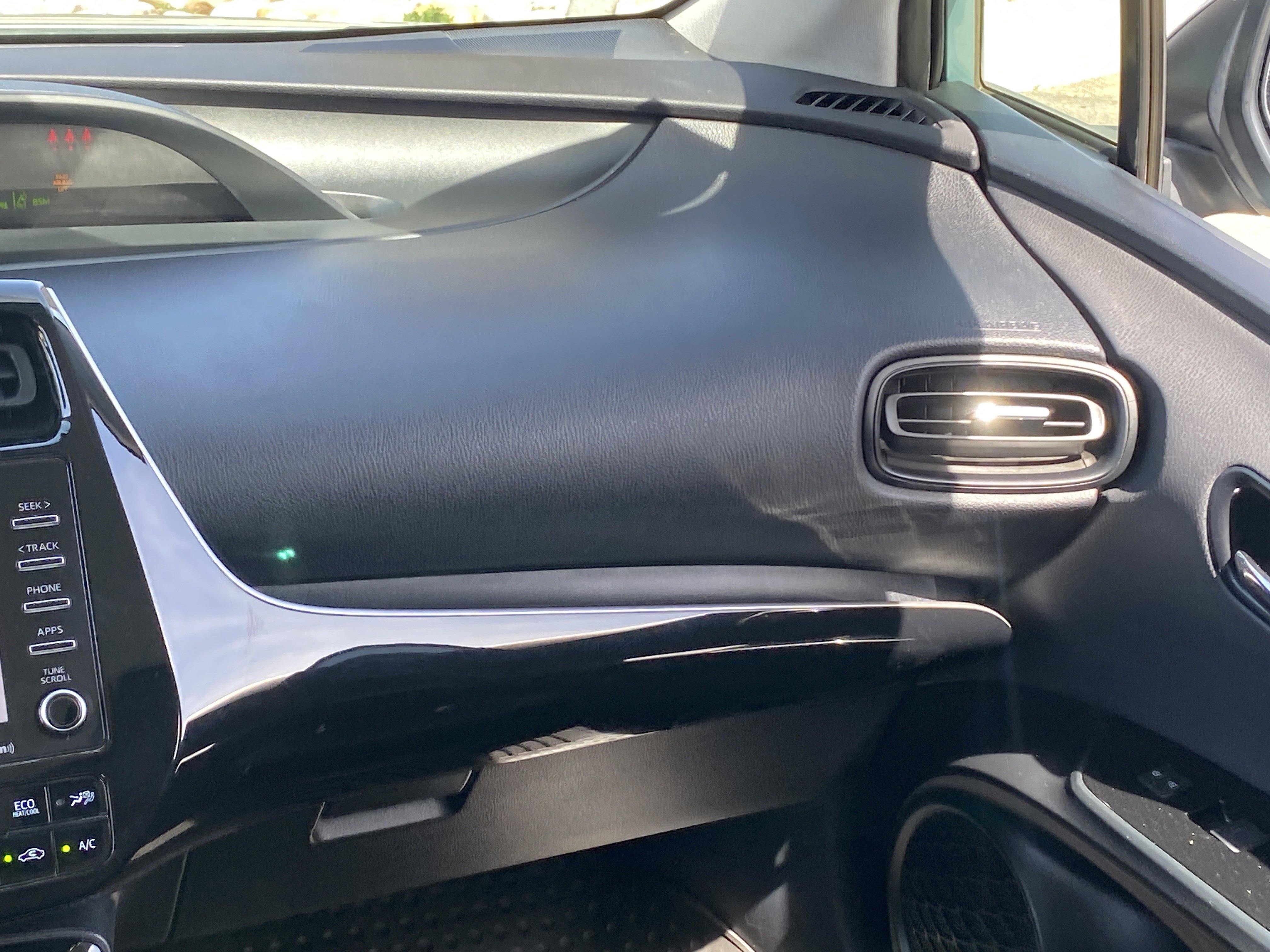 Used 2022 Toyota Prius LE AWD/4WD image 22