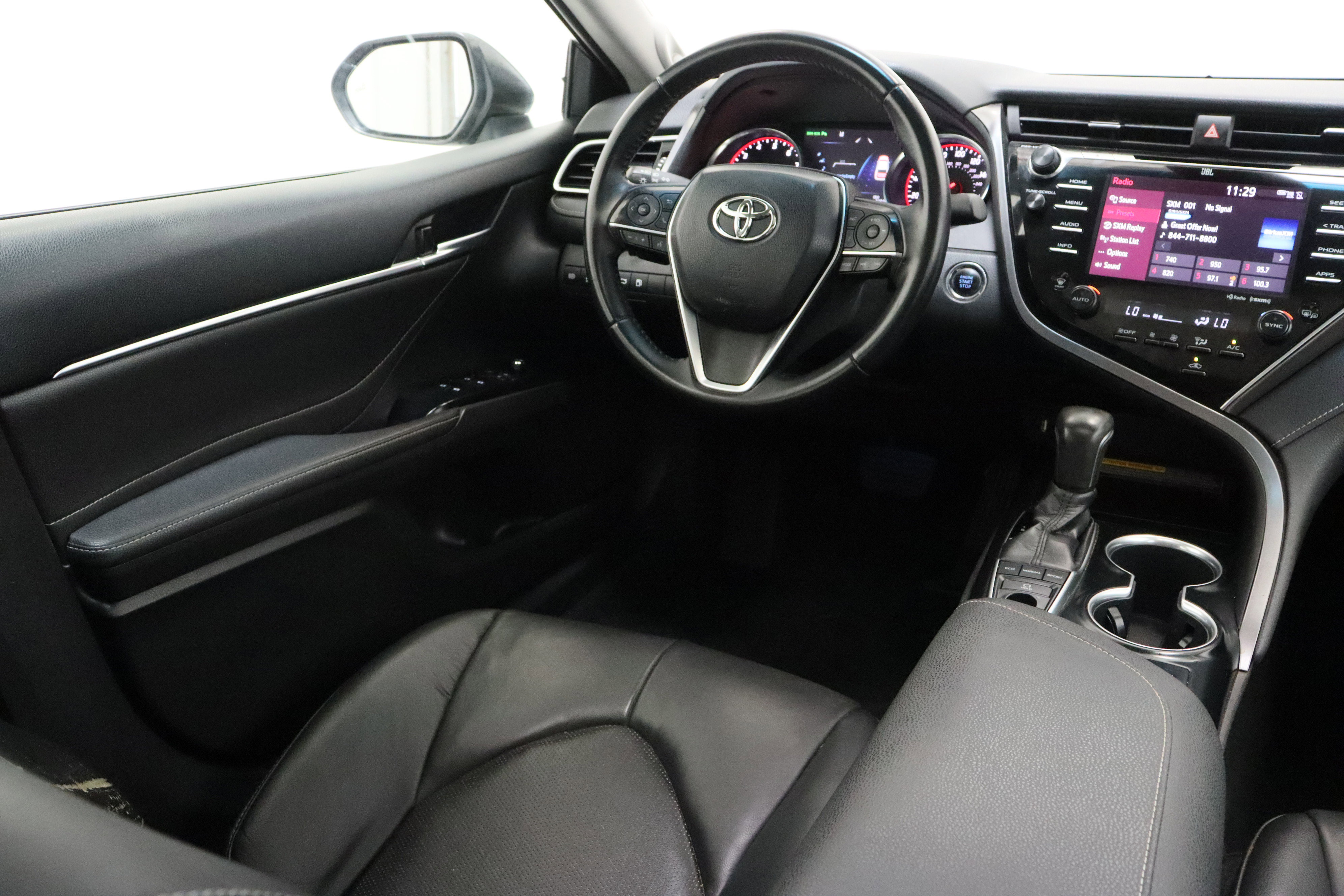 Used 2018 Toyota Camry XSE image 33