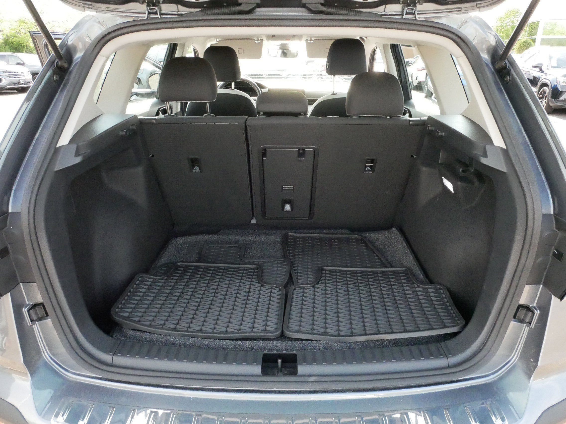 Certified 2025 Volkswagen Taos S AWD/4WD image 18