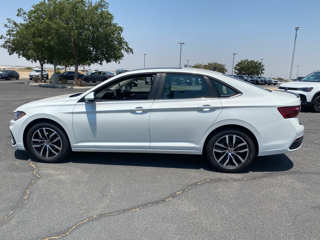 New 2025 Volkswagen Jetta SE image 4