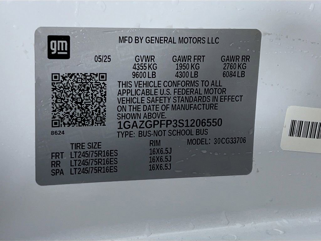 Used 2025 Chevrolet Express 3500 LT w/ LT Preferred Equipment Group RWD image 31