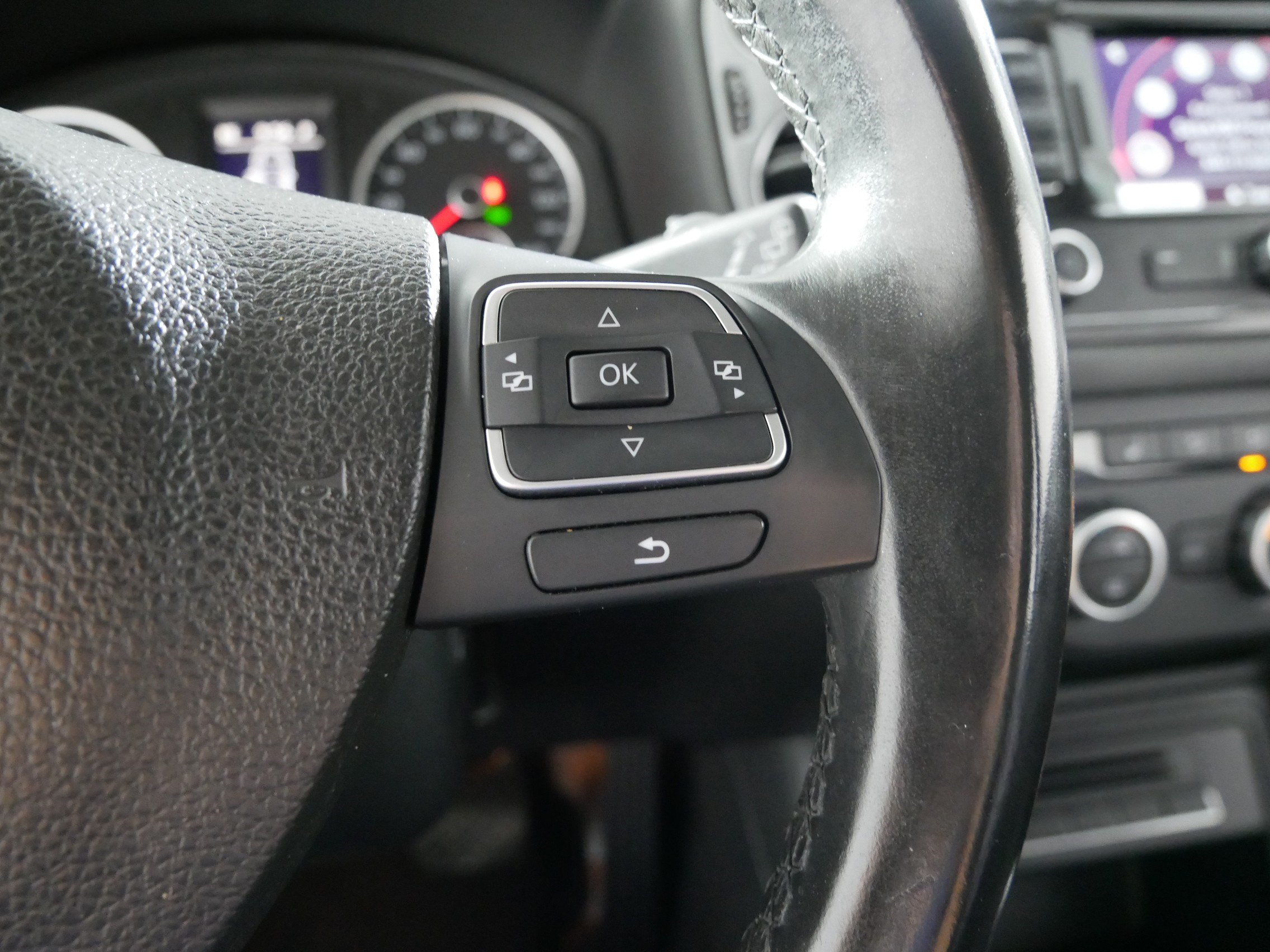 Used 2013 Volkswagen Tiguan SEL AWD/4WD image 28