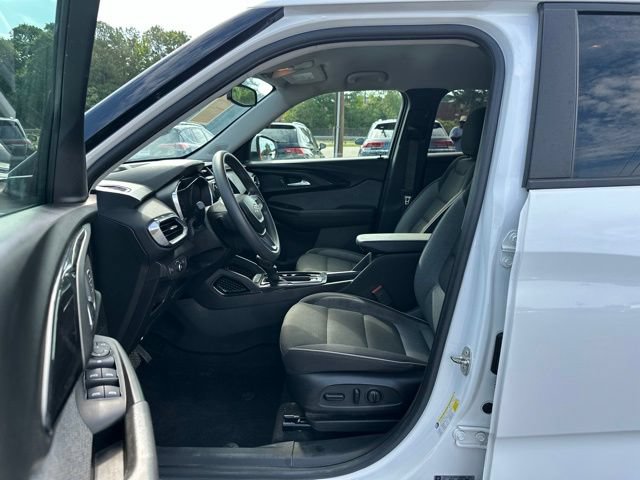 Used 2023 Chevrolet TrailBlazer LT w/ Convenience Package FWD image 9