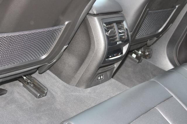 Used 2025 BMW X4 xDrive30i AWD/4WD image 38