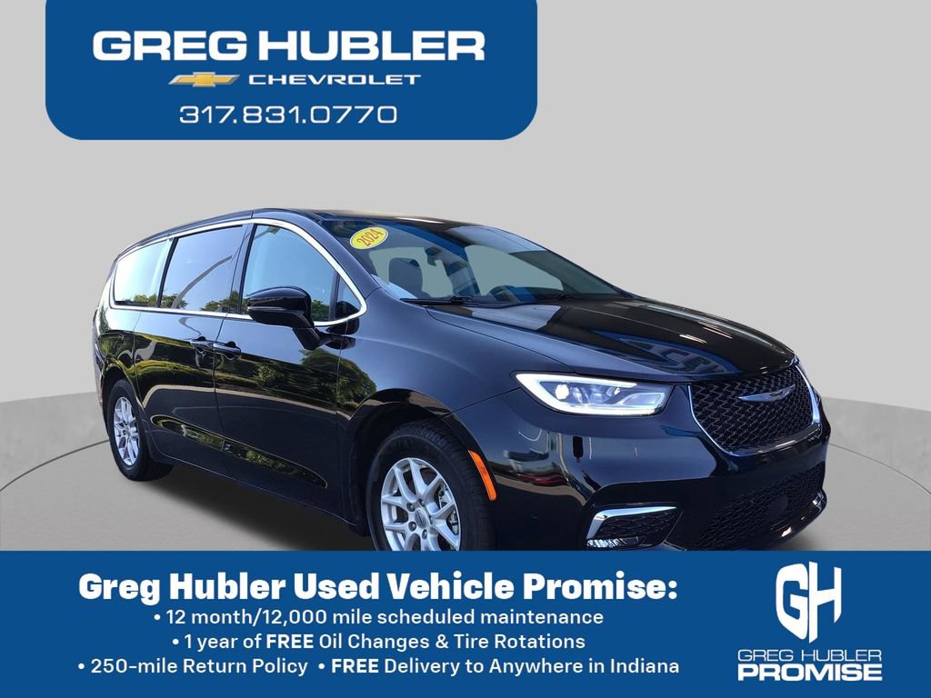 Used 2024 Chrysler Pacifica Touring-L FWD image 4