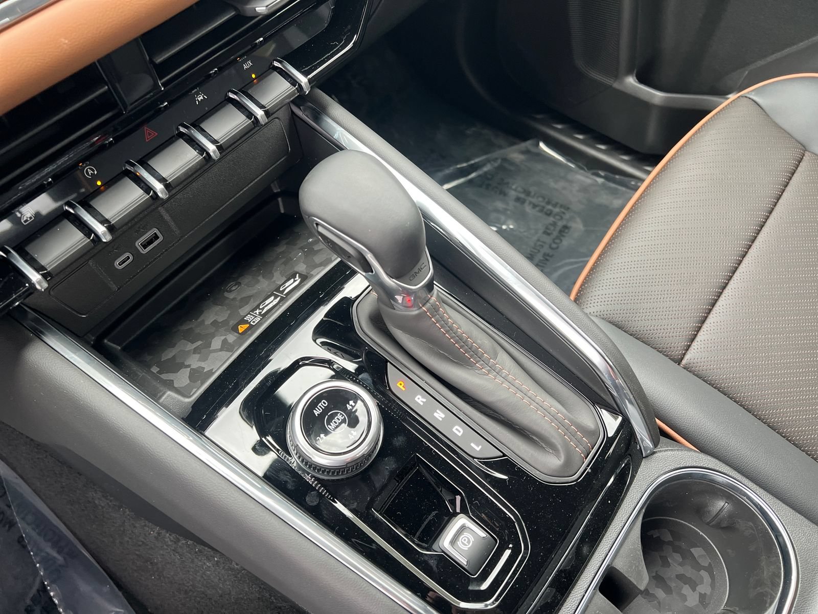 New 2026 GMC Canyon AT4 w/ AT4 Premium Package AWD/4WD image 25