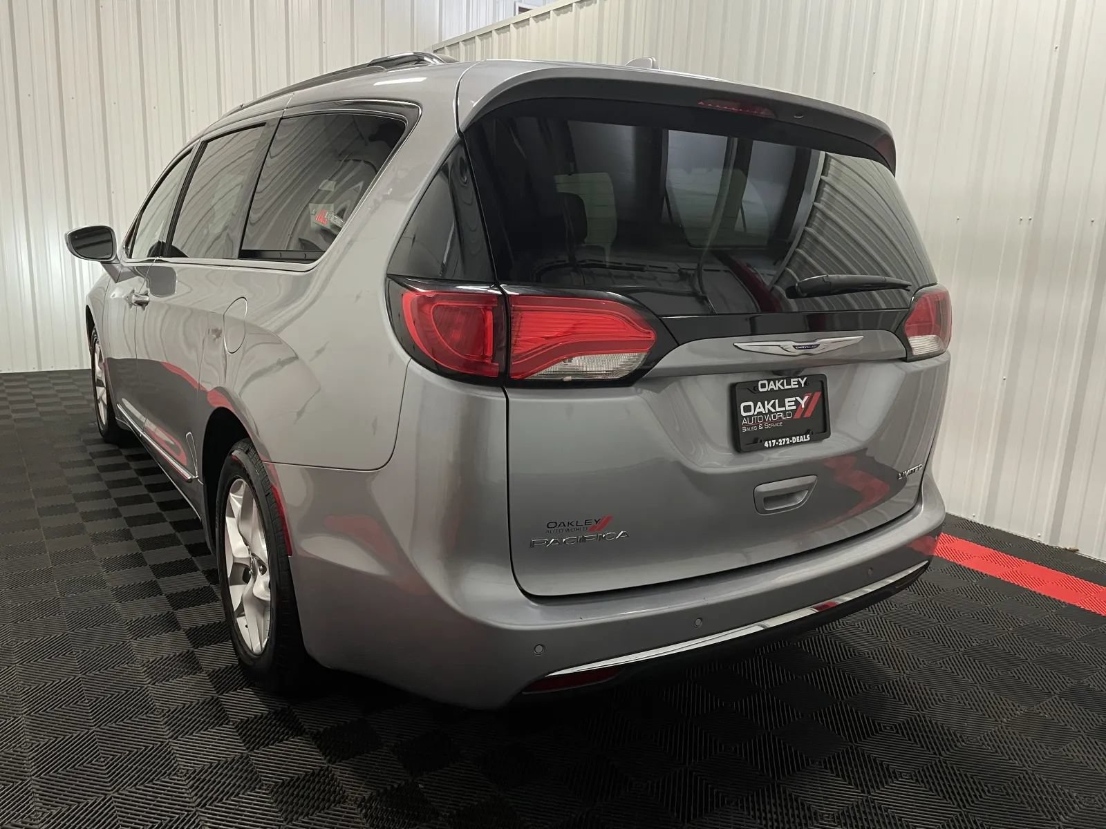 Used 2020 Chrysler Pacifica Limited FWD image 13