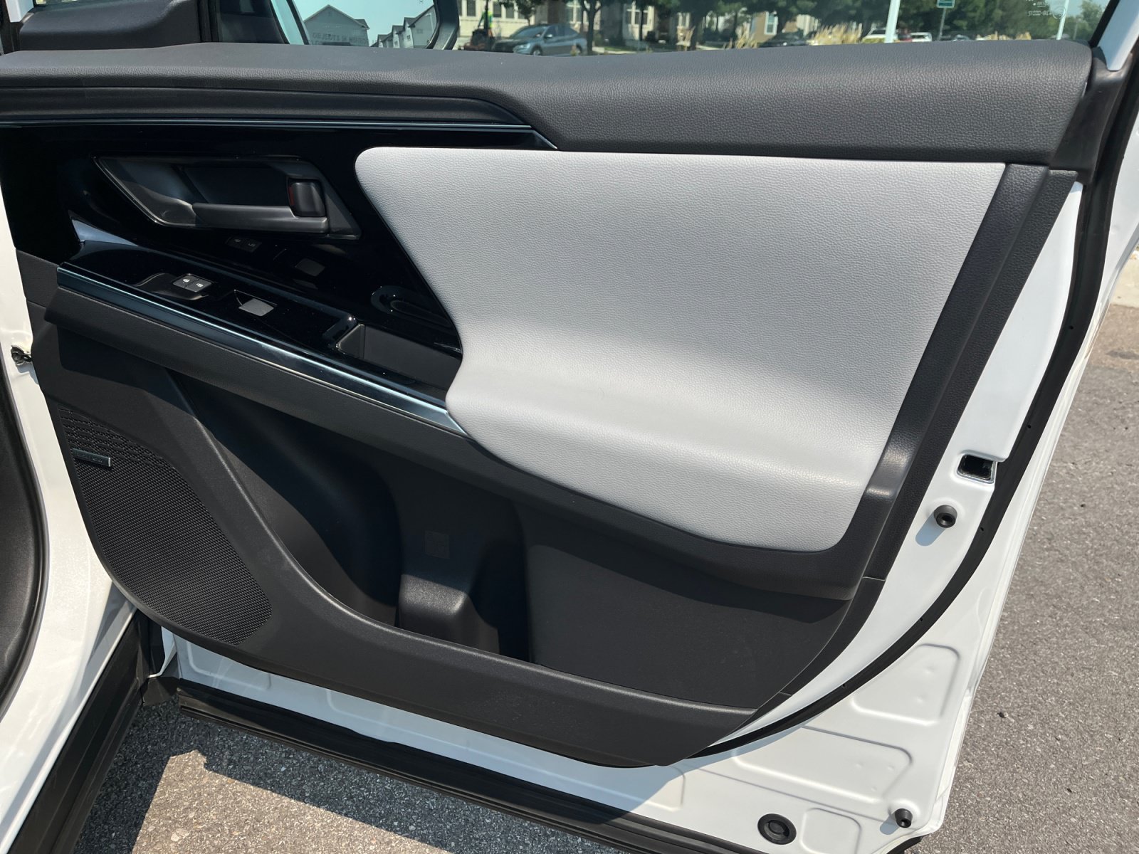 Certified 2023 Subaru Solterra AWD image 16