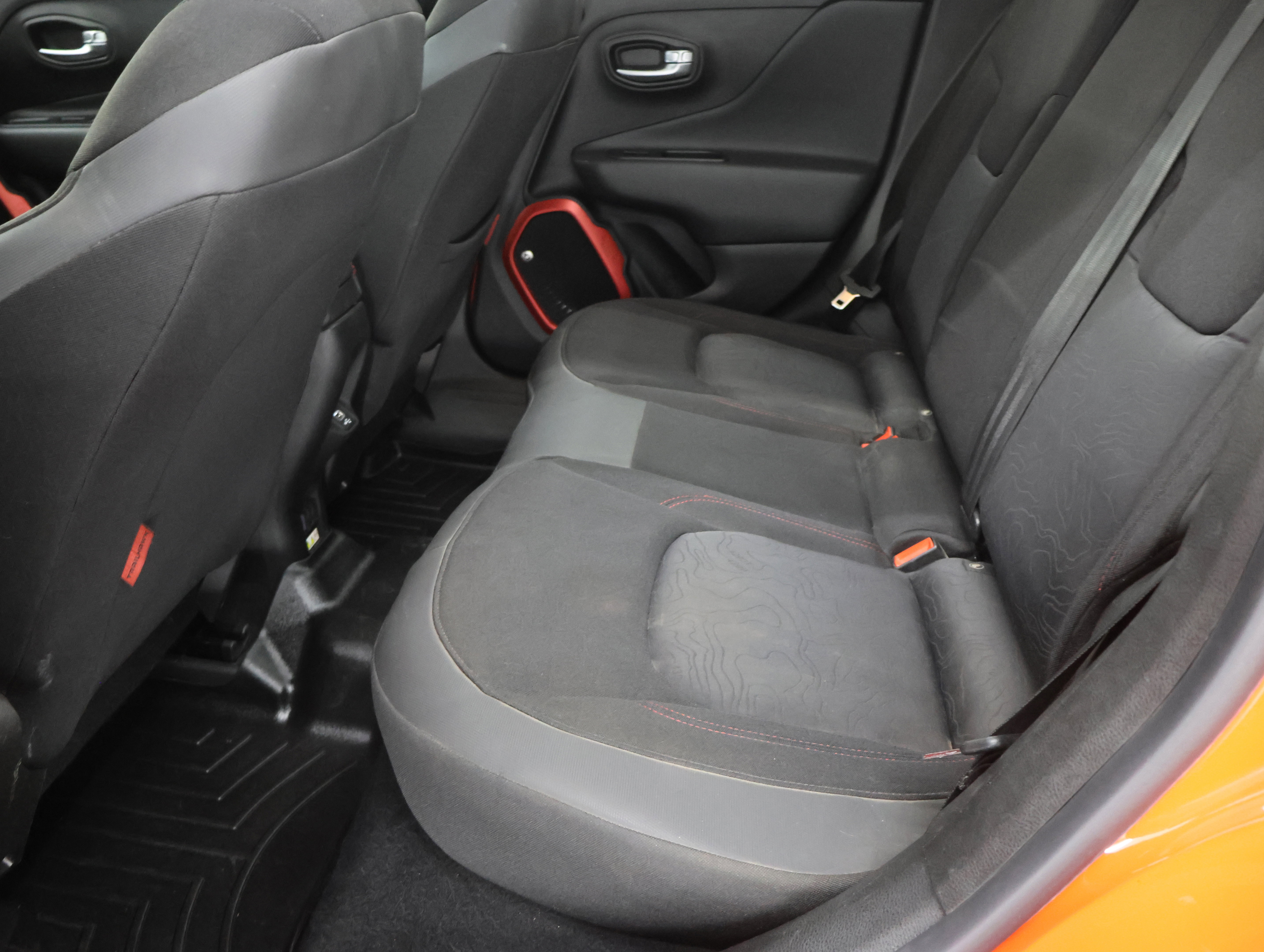 Used 2018 Jeep Renegade Trailhawk AWD/4WD image 32