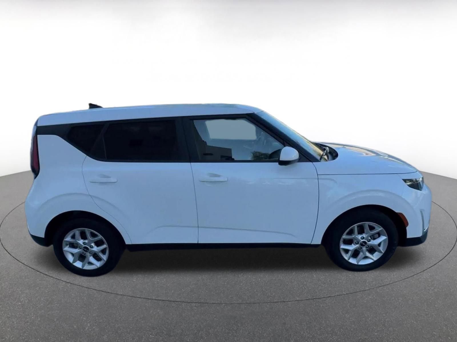 Used 2025 Kia Soul LX w/ LX Technology Package image 16
