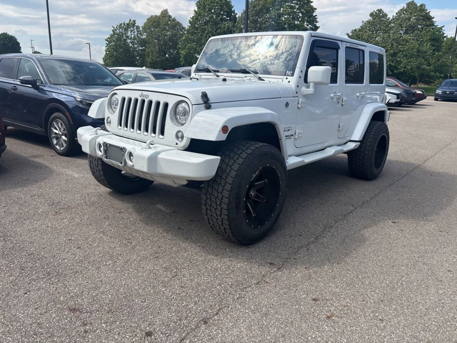 Used 2017 Jeep Wrangler Unlimited Sahara w/ Connectivity Group AWD/4WD image 4