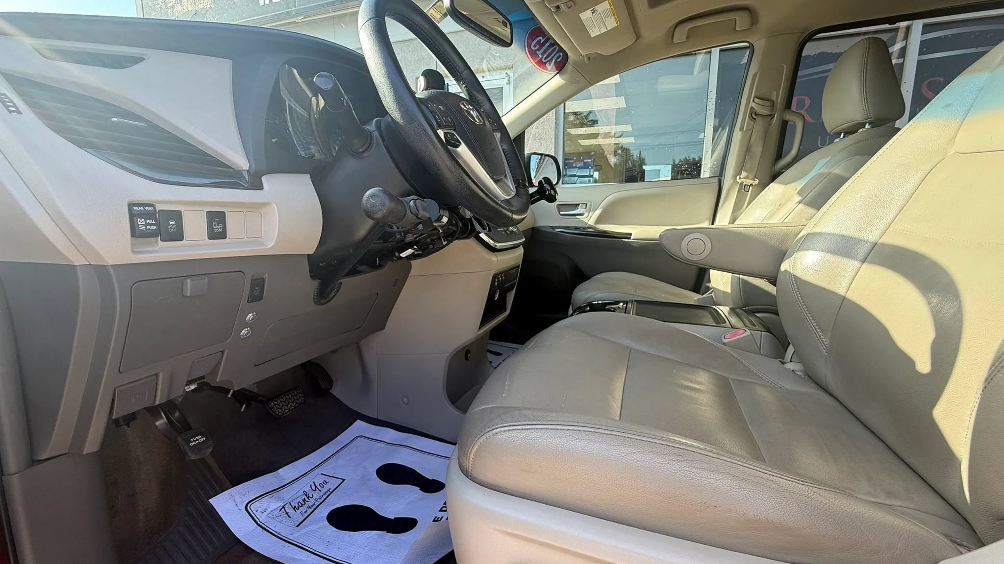 Used 2015 Toyota Sienna XLE FWD image 10