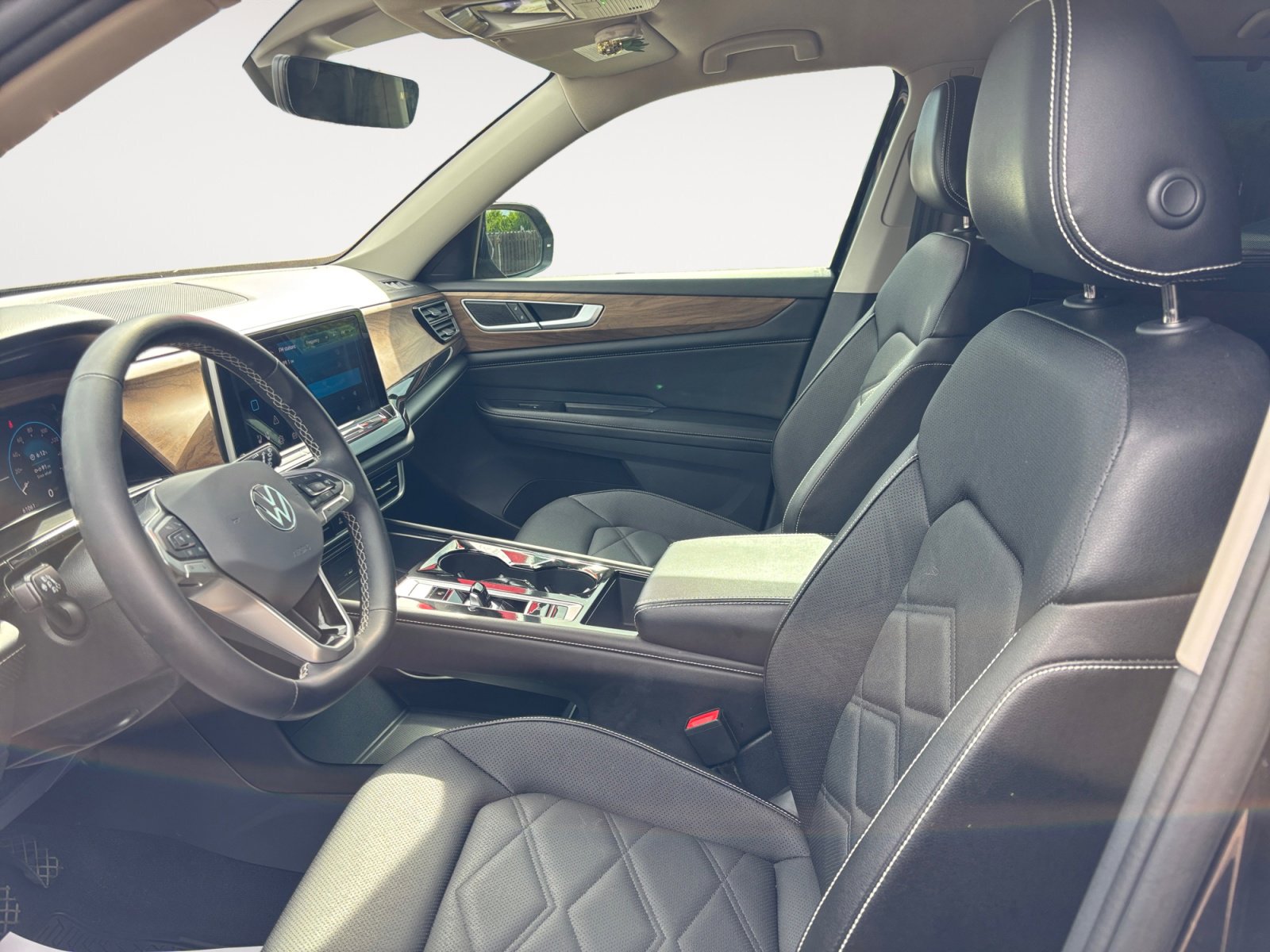 Used 2024 Volkswagen Atlas SE image 23