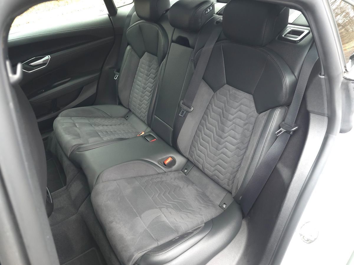 Used 2022 Audi e-tron GT Premium Plus image 16