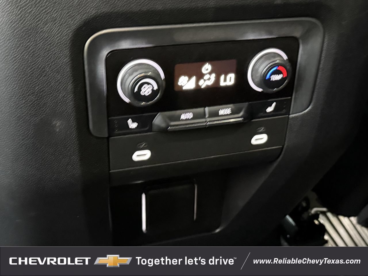 Used 2023 Chevrolet Tahoe Z71 w/ Luxury Package AWD/4WD image 37