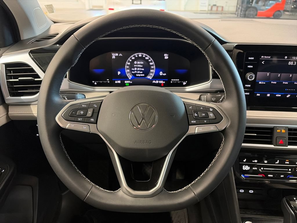 Certified 2025 Volkswagen Taos SE w/ Panoramic Sunroof Package AWD/4WD image 17