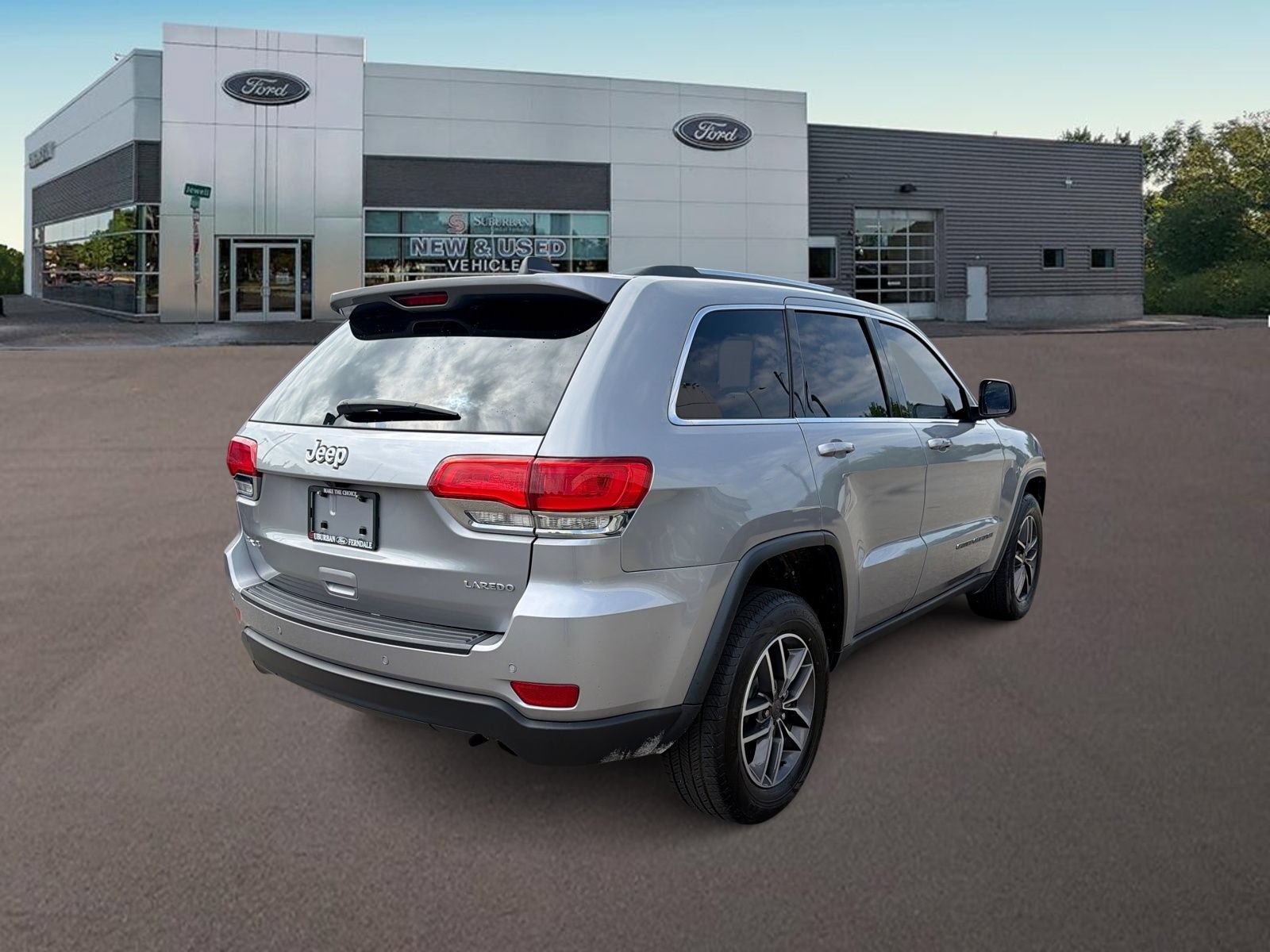 Used 2019 Jeep Grand Cherokee Laredo w/ Security & Convenience Group AWD/4WD image 9