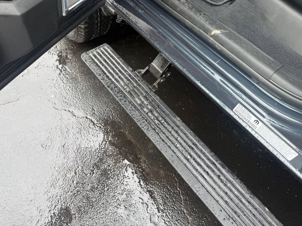 New 2026 RAM 2500 Laramie AWD/4WD image 18