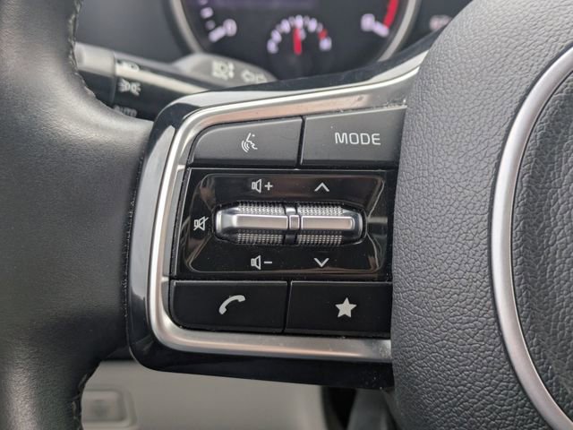 Used 2024 Kia Carnival LX FWD image 22