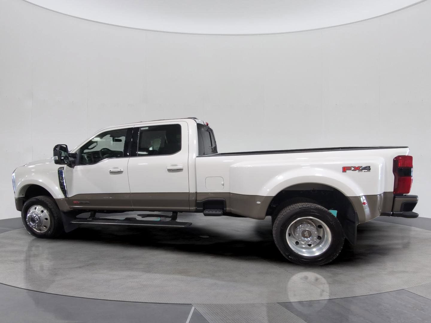 Used 2026 Ford F450 King Ranch w/ FX4 Off-Road Package AWD/4WD image 2