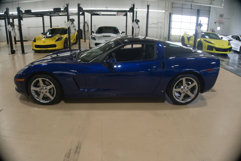 Used 2007 Chevrolet Corvette Coupe w/ Preferred Equipment Group RWD image 3