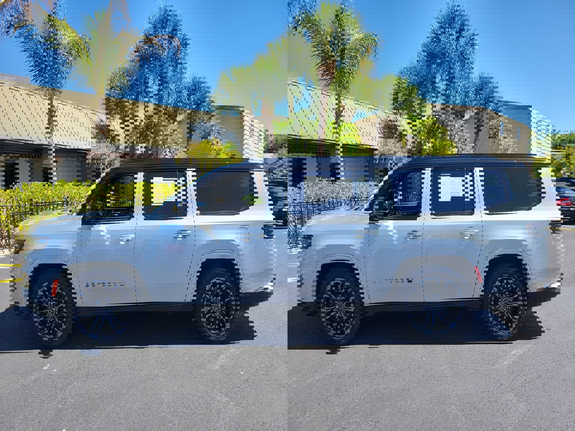 Used 2024 Jeep Grand Wagoneer L Series II w/ Quick Order Packagew 28T AWD/4WD image 8