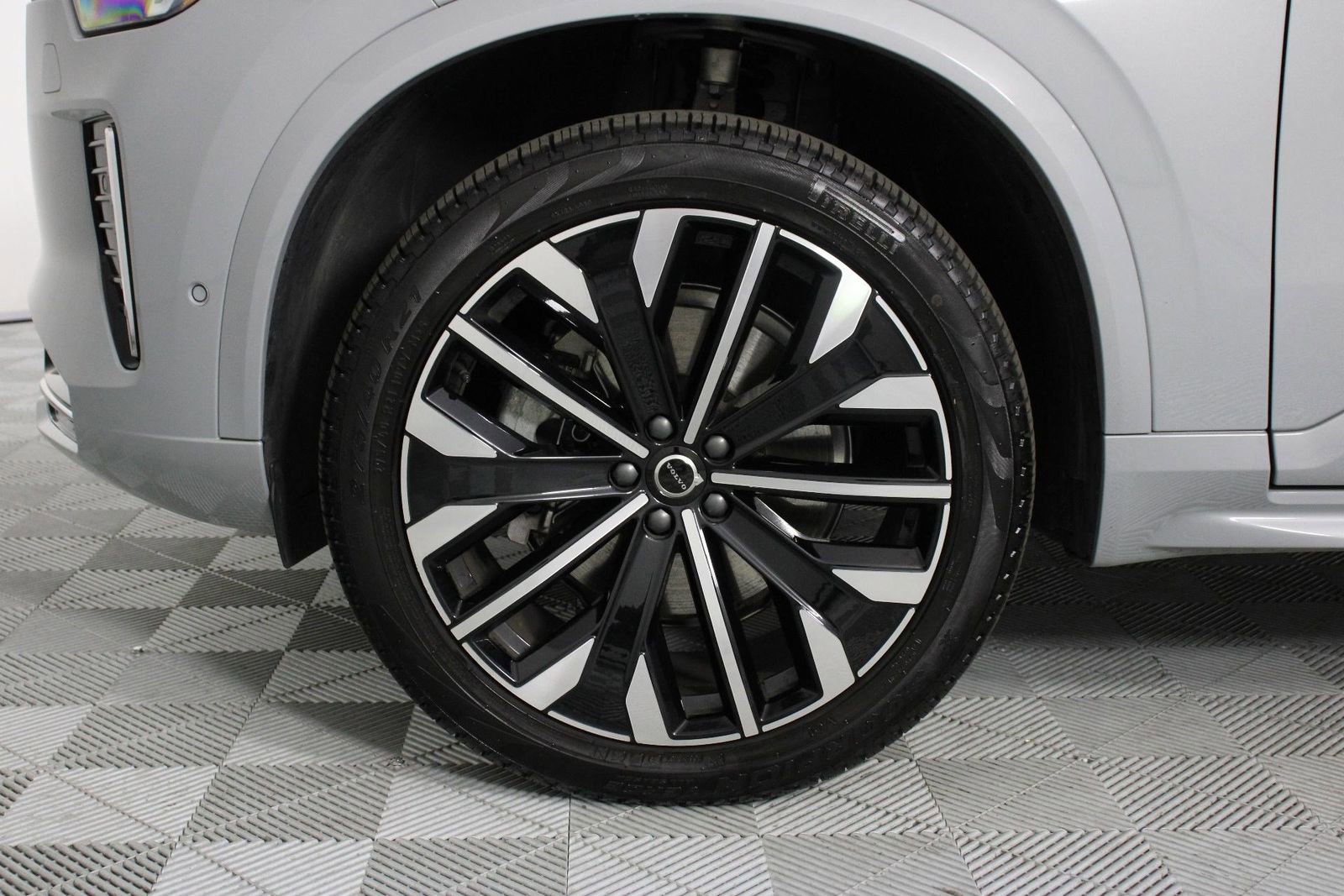 Certified 2026 Volvo XC90 B6 Plus image 28