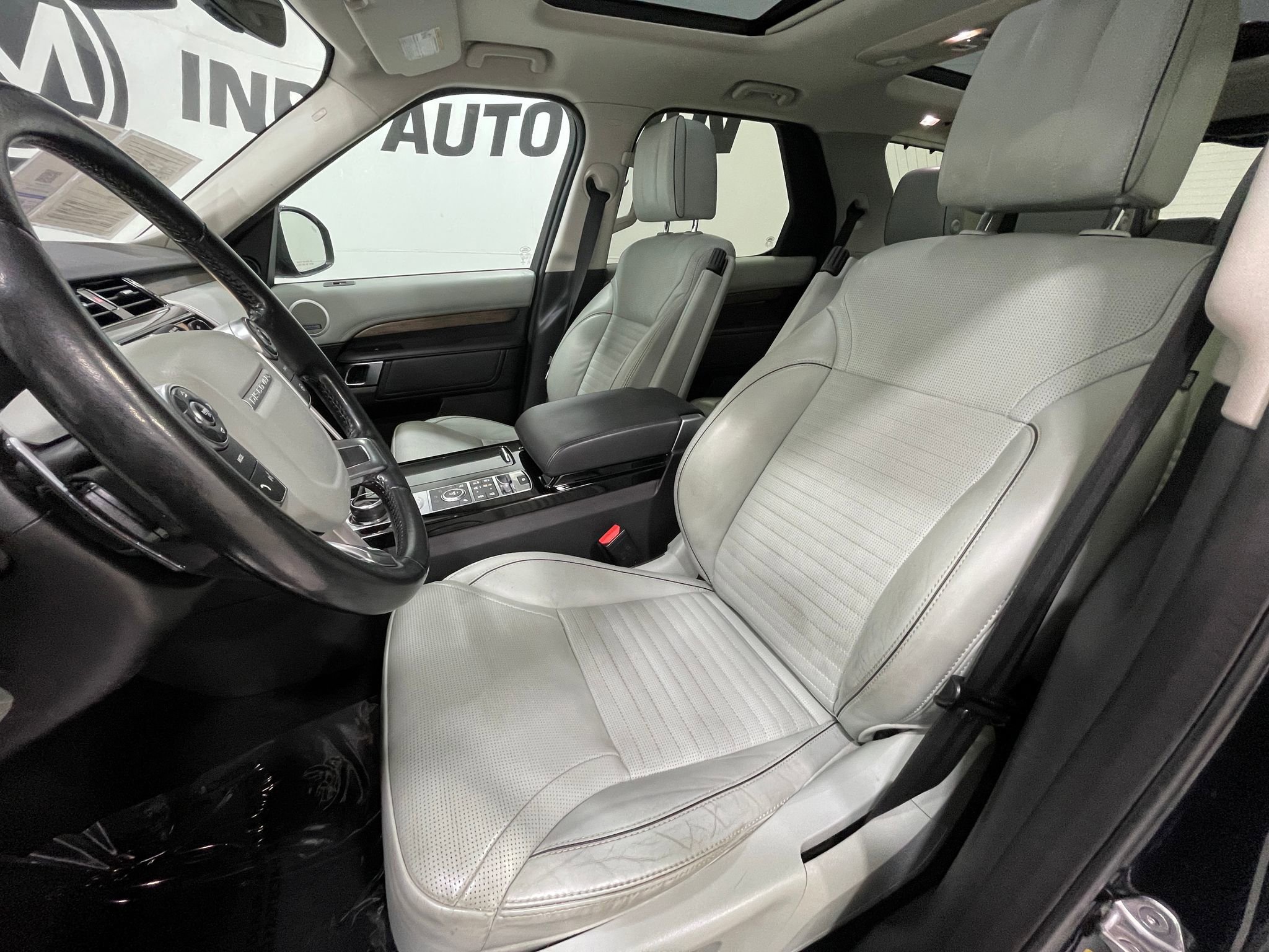 Used 2018 Land Rover Discovery HSE Luxury AWD/4WD image 14