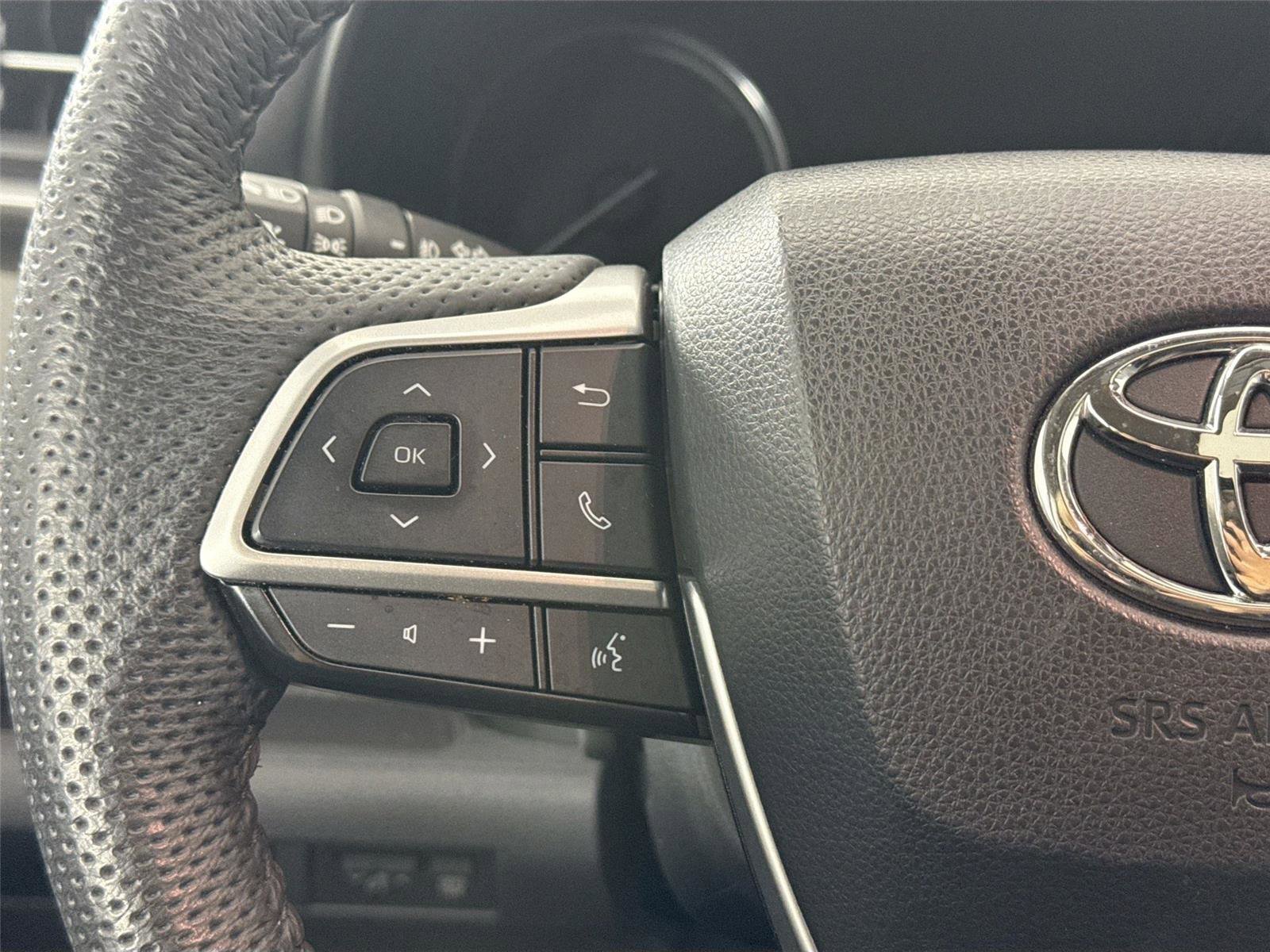 Used 2023 Toyota Sienna Limited FWD image 18