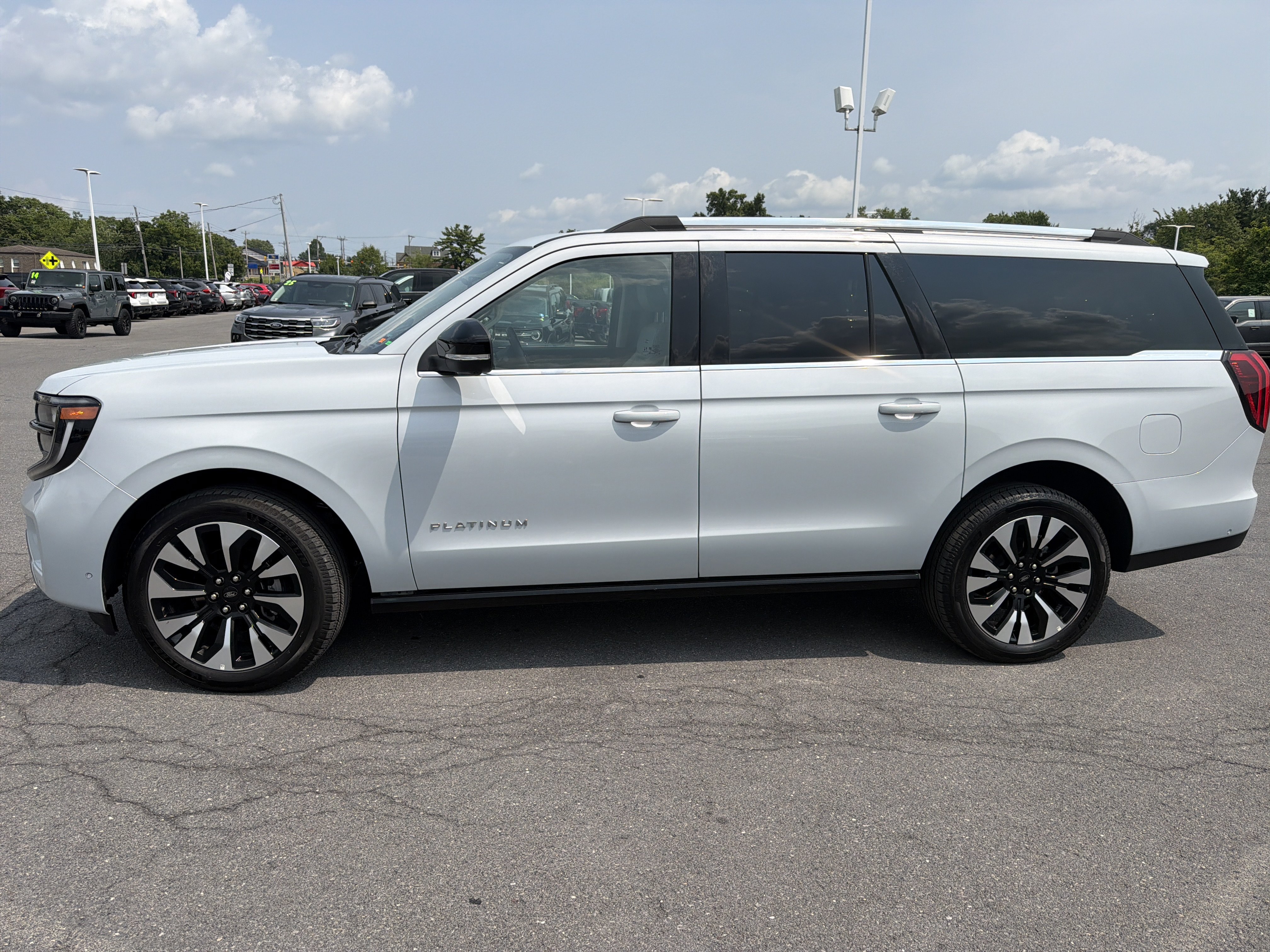 Used 2025 Ford Expedition Max Platinum w/ Driver's Package AWD/4WD image 7