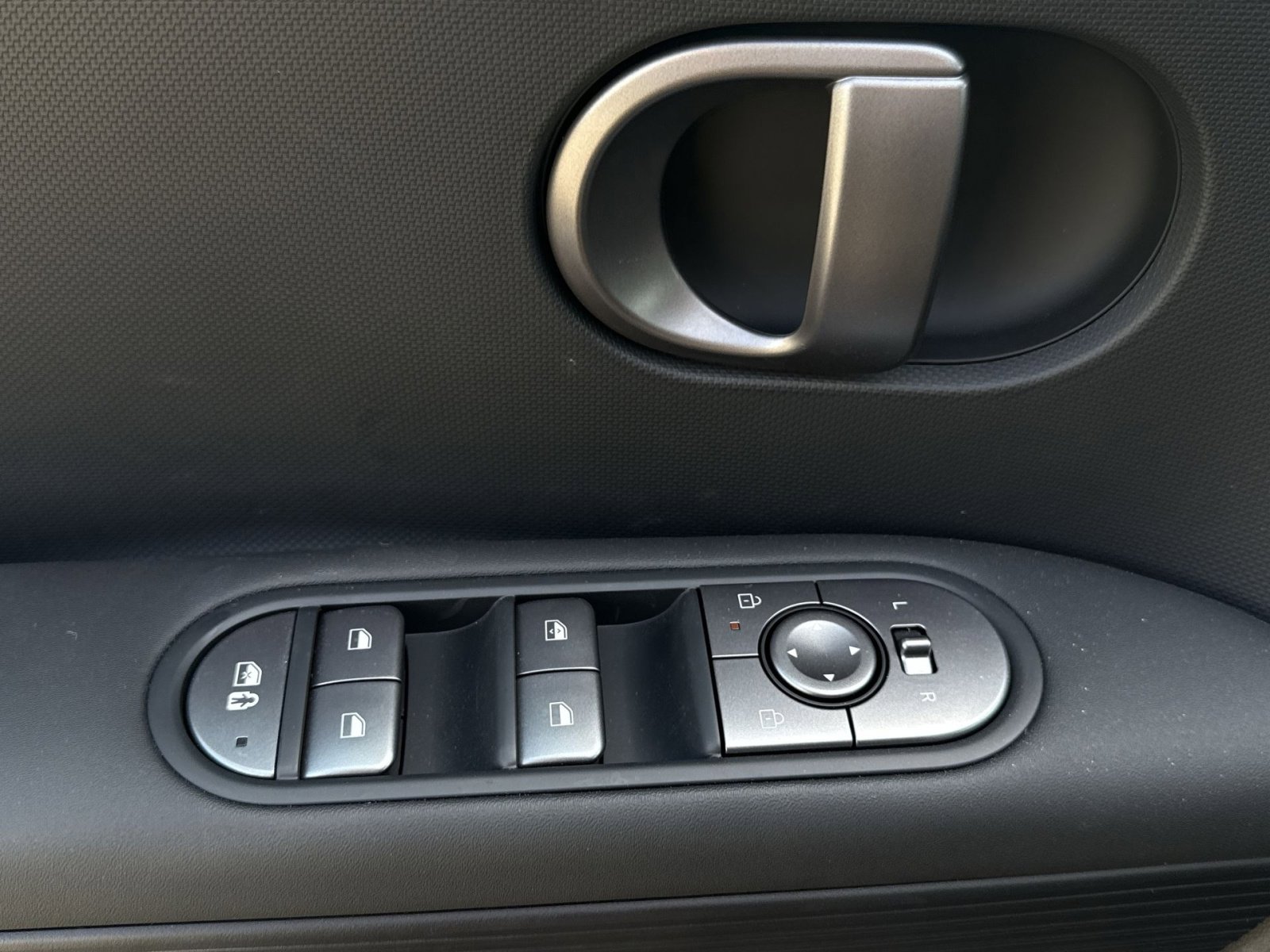 New 2025 Hyundai Ioniq 5 SE image 15