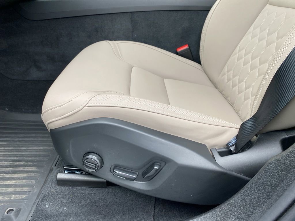 Used 2026 Volvo XC60 B5 Plus w/ Protection Package Premier image 9