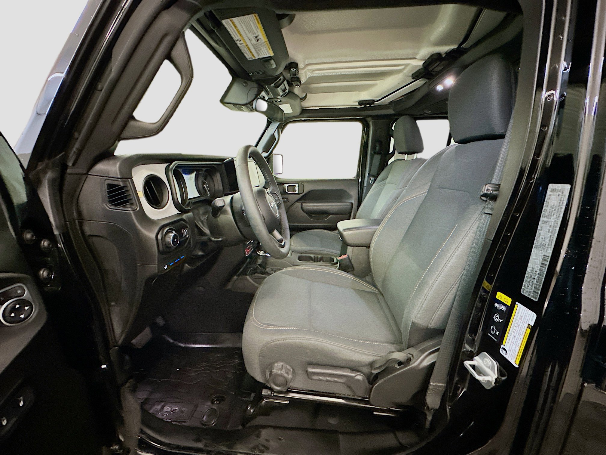 Used 2025 Jeep Wrangler Willys image 13