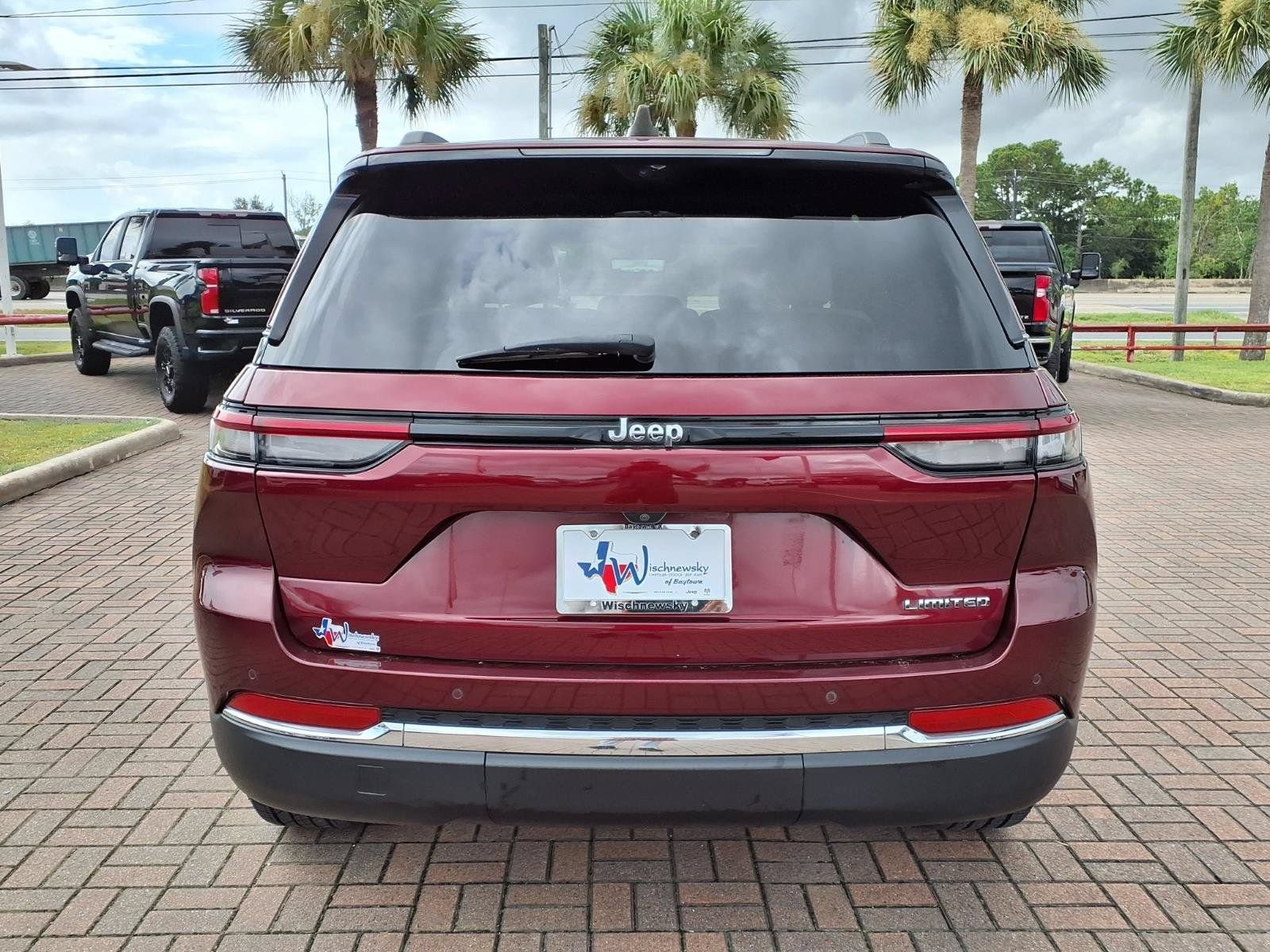 Used 2023 Jeep Grand Cherokee Limited w/ Luxury Tech Group II RWD image 6