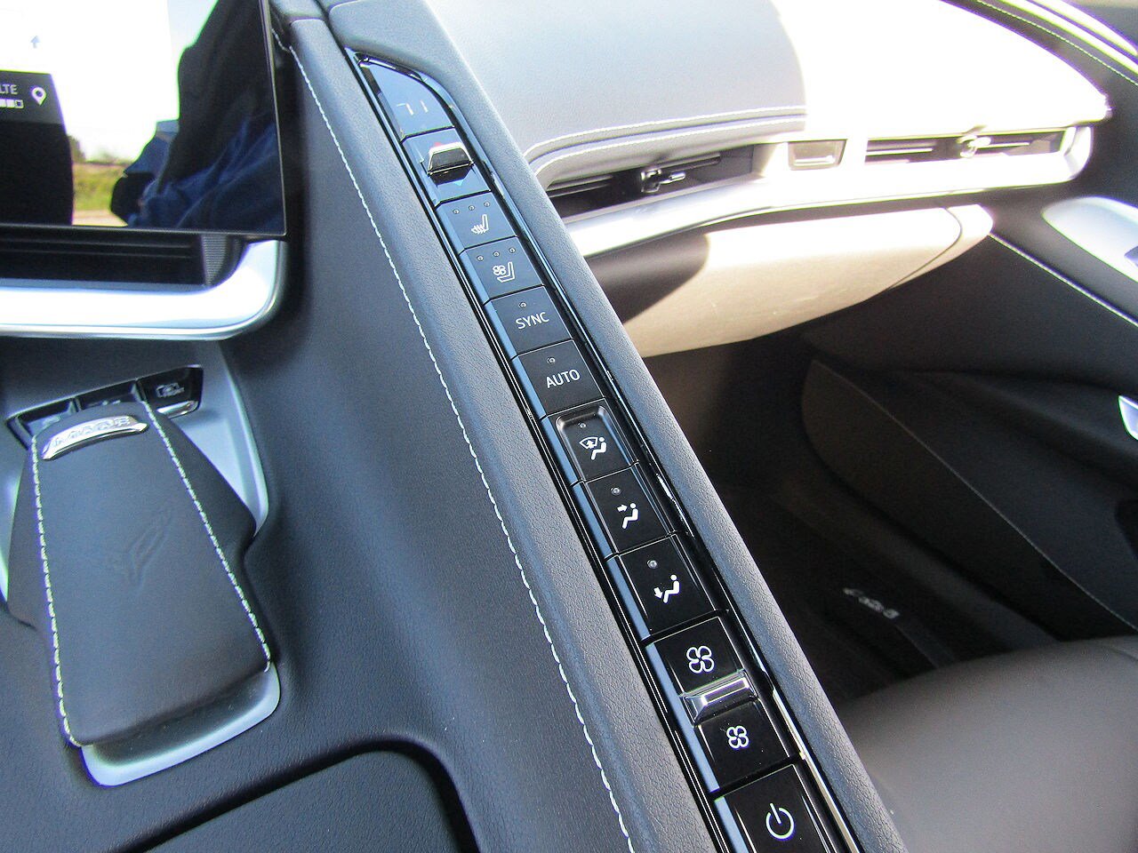 Used 2022 Chevrolet Corvette Stingray Preferred Cpe w/ Z51 Performance Package RWD image 16