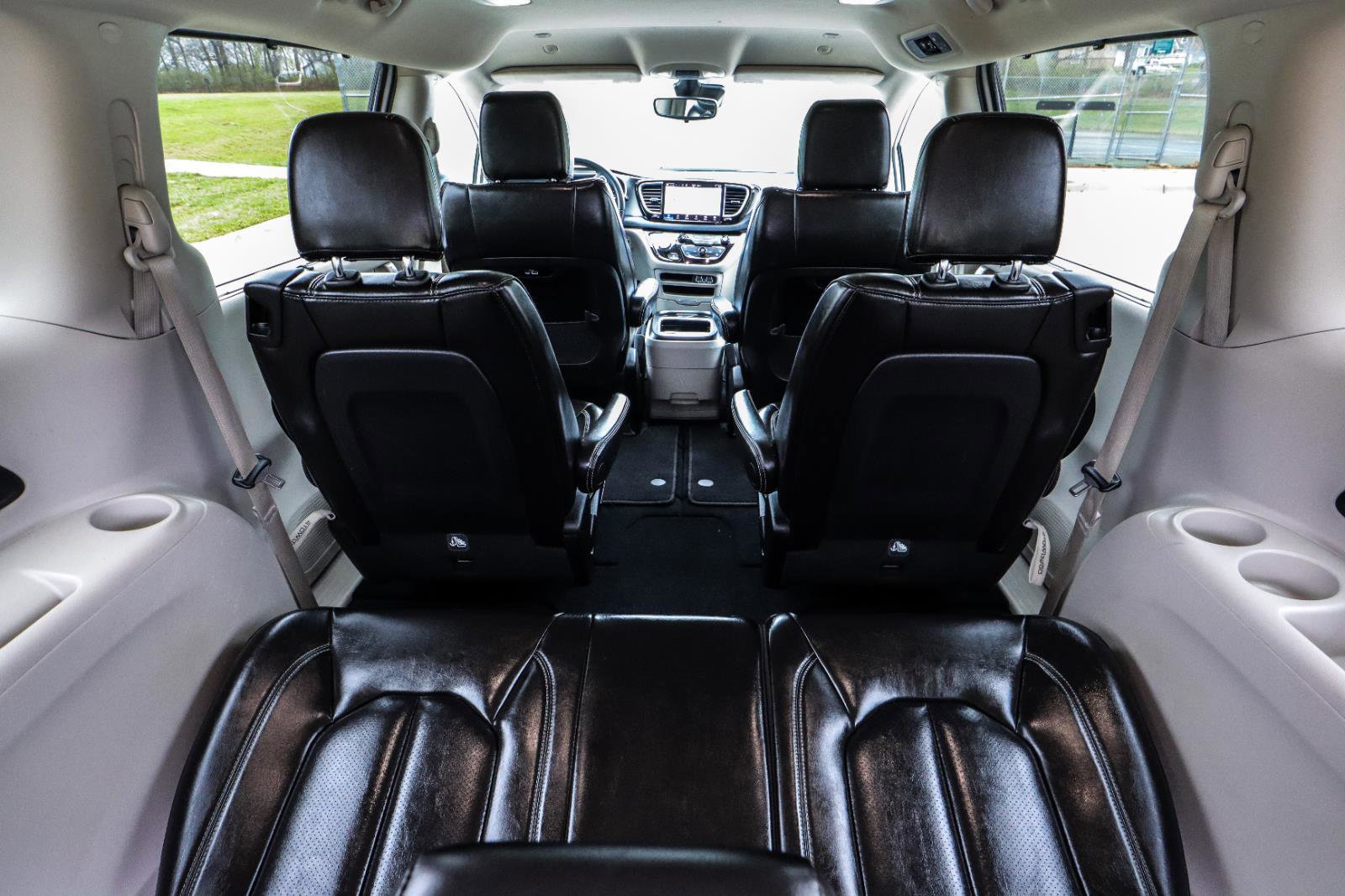 Used 2023 Chrysler Pacifica Touring-L FWD image 40