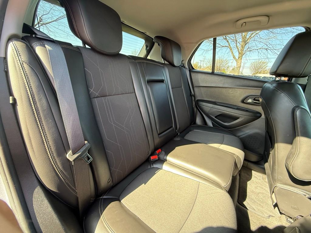 Used 2020 Chevrolet Trax LT w/ LT Convenience Package FWD image 25