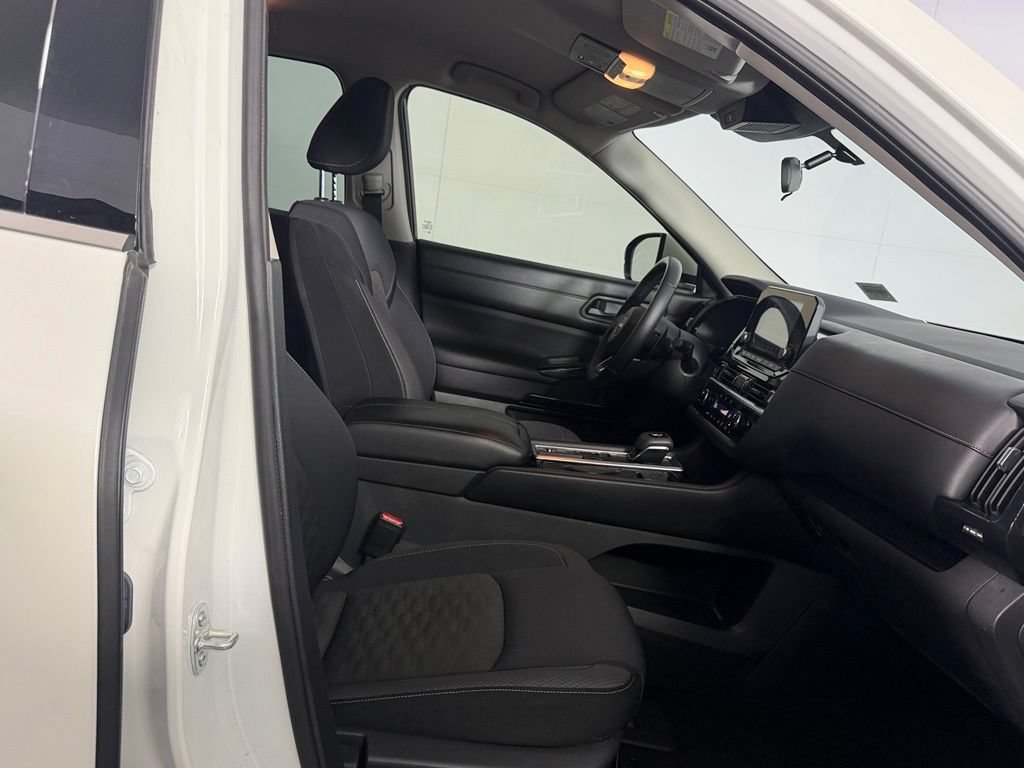 Used 2024 Nissan Pathfinder SV w/ Black Appearance Package FWD image 32