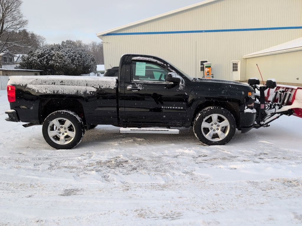 Used 2017 Chevrolet Silverado 1500 LT w/ LT Convenience Package image 4