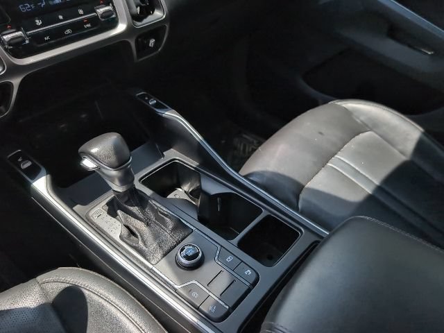 Used 2022 Kia Sorento S FWD image 19